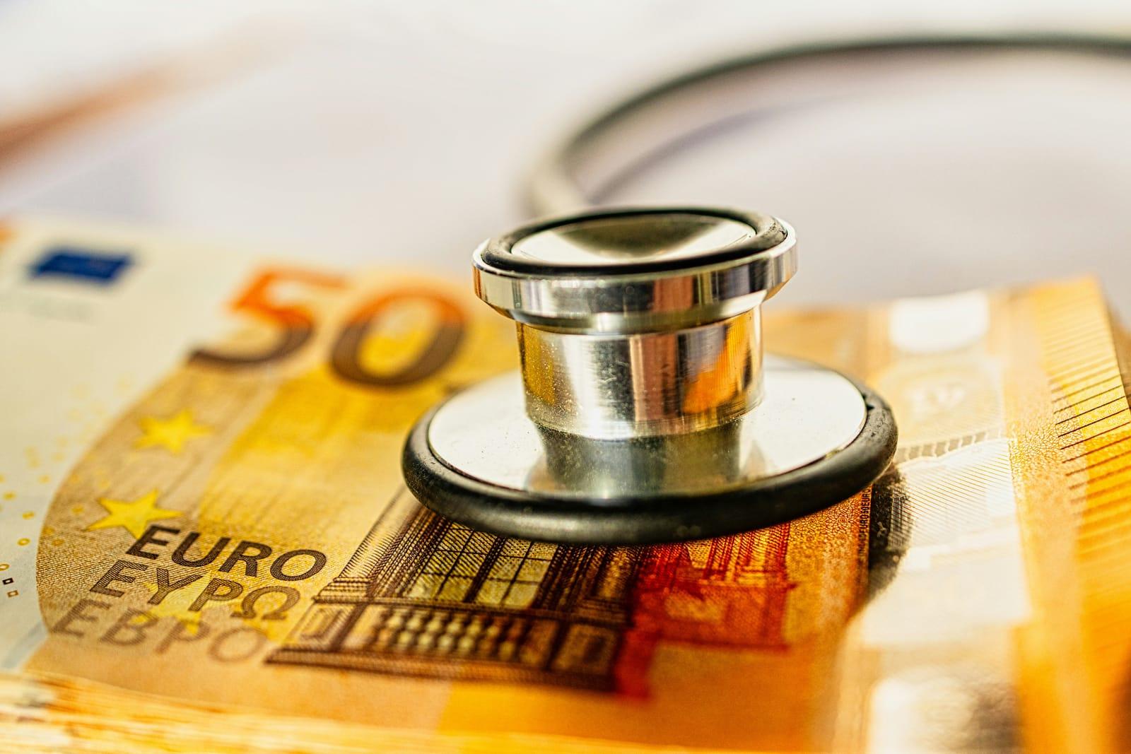 Modello di confronto dei costi tra divaricatori monouso e riutilizzabili