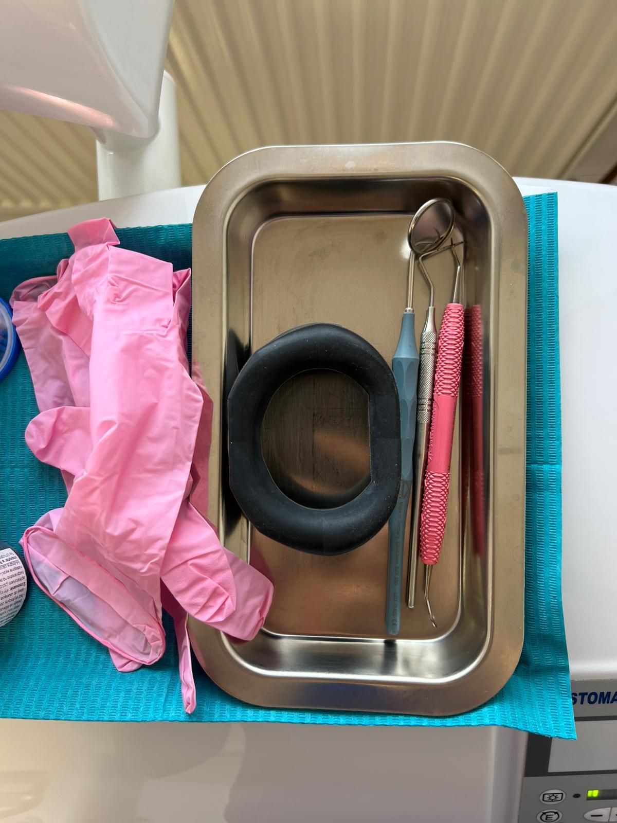 Divaricatore in silicone riutilizzabile e divaricatori monouso